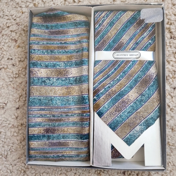 VTG Geoffrey Beene Tie & Matching Pocket Square New In Box - Picture 1 of 1